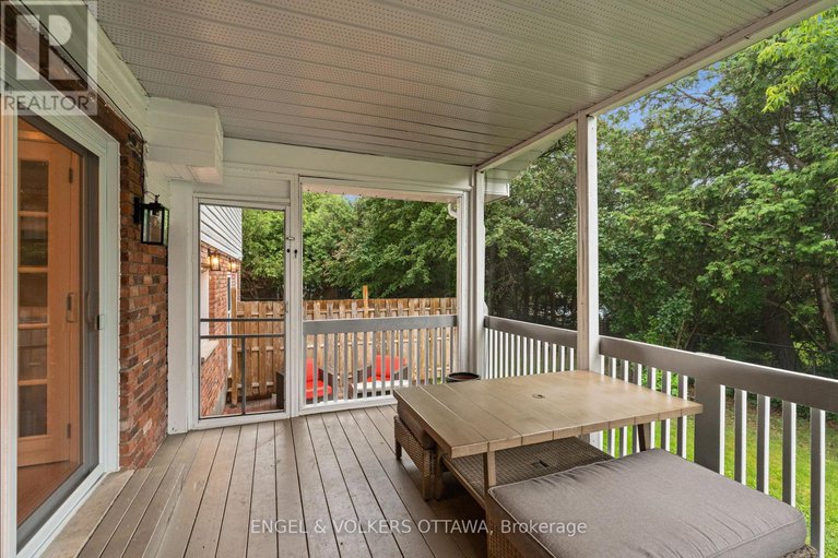 28548966/20-mohawk-crescent/bruce-farmgraham-parkqualicumbellands/ottawa/ontario/K2H7G6_28