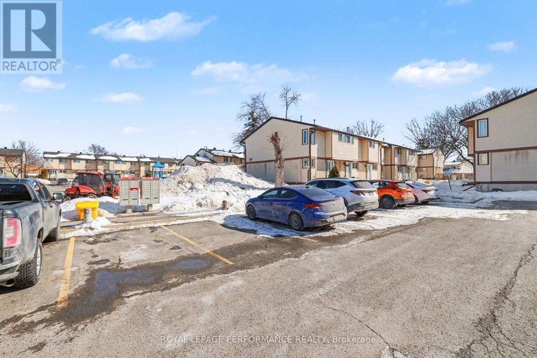 29425118/1584-feather-lane/sawmill-creektimbermill/ottawa/ontario/K1T1V4_35