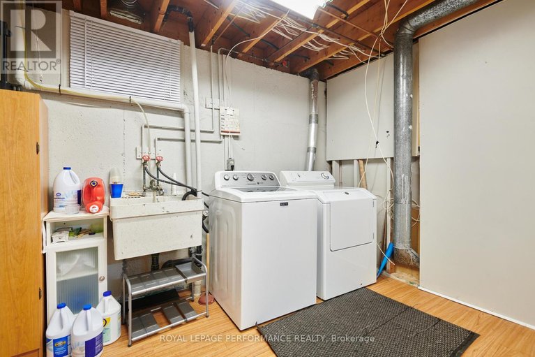 29673888/401-phoenix-crescent/bilberry-creekqueenswood-heights/ottawa/ontario/K1E1V6_30