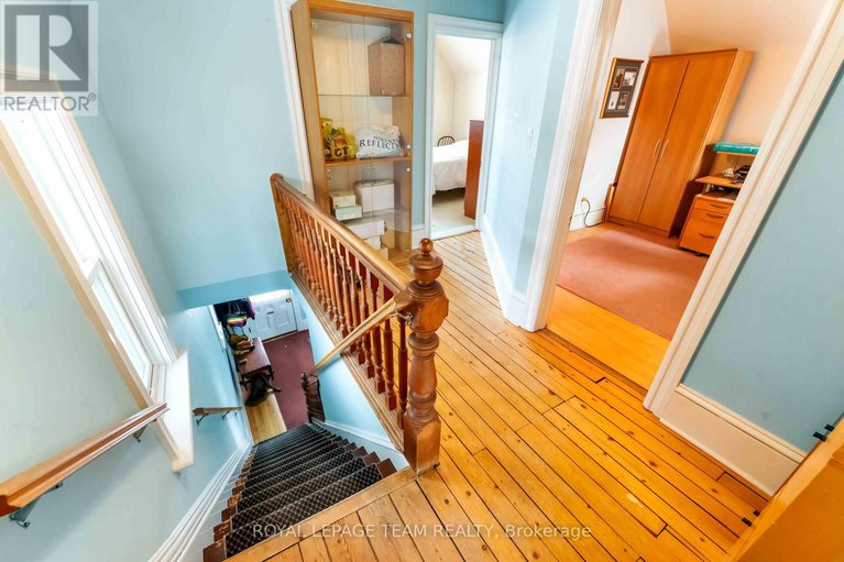 29307487/56-grosvenor-avenue/old-ottawa-south/ottawa/ontario/K1S4S2_13