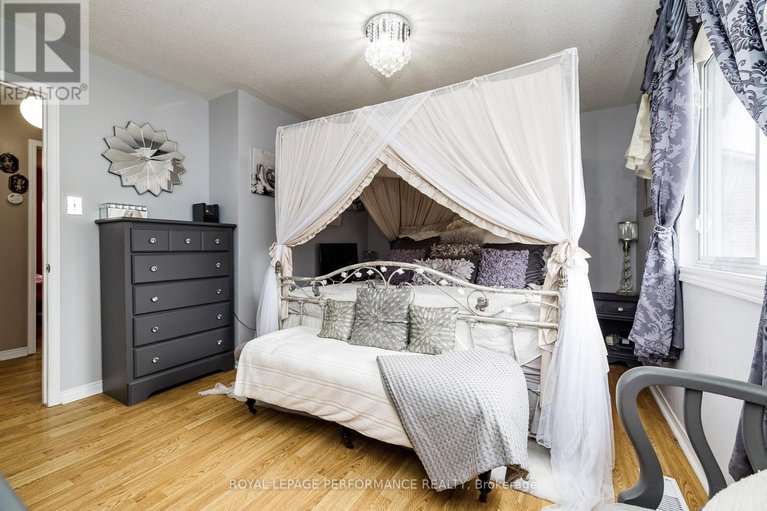 29622959/1893-hennessy-crescent/fallingbrookgardenway-south/ottawa/ontario/K4A3X8_15