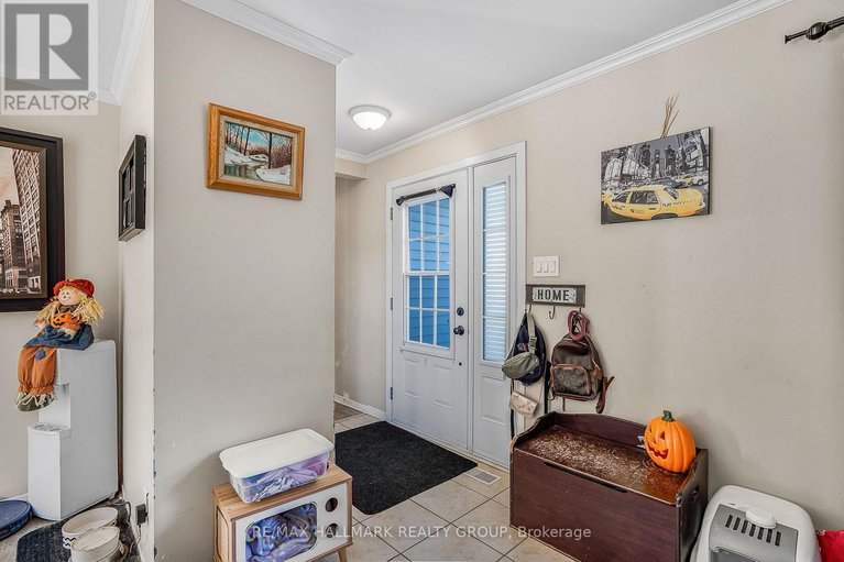 29017569/912-pattee-road-e/champlain-twp/champlain/ontario/K6A2R2_4
