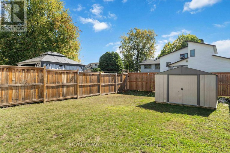 28929396/359-melodie-street/mer-bleuebradley-estatesanderson-park/ottawa/ontario/K1W0L8_40