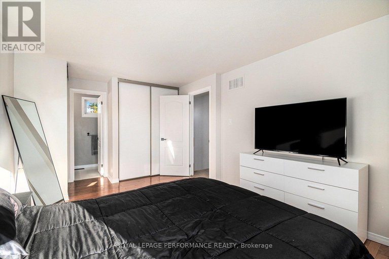 29045618/470-rougemount-crescent/fallingbrookgardenway-south/ottawa/ontario/K4A2Z2_17