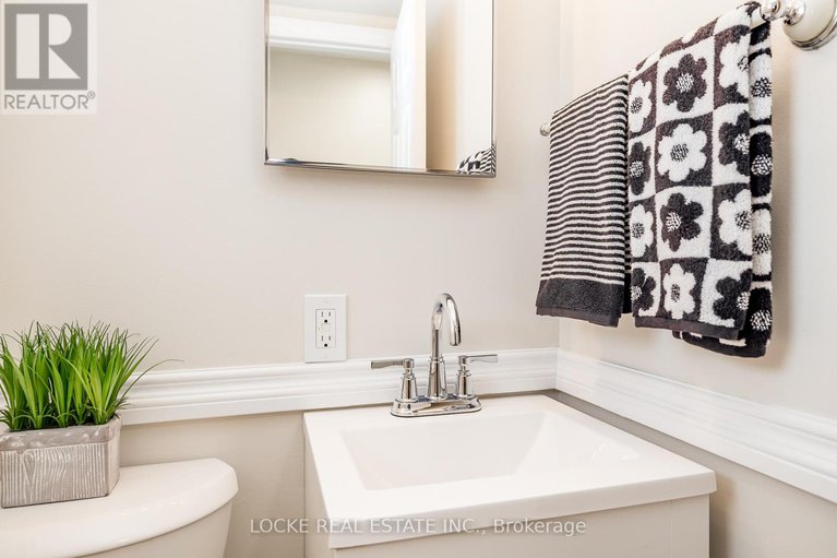 29239640/22-550-straby-avenue/overbrookcastle-heights/ottawa/ontario/K1K1H1_20