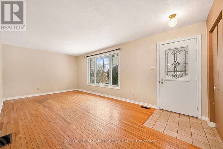 29198222/1160-barnett-drive/cumberland-village/ottawa/ontario/K4C1C7_7