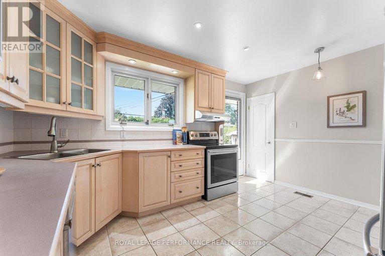 28878550/1044-cromwell-drive/riverside-park/ottawa/ontario/K1V6K5_16