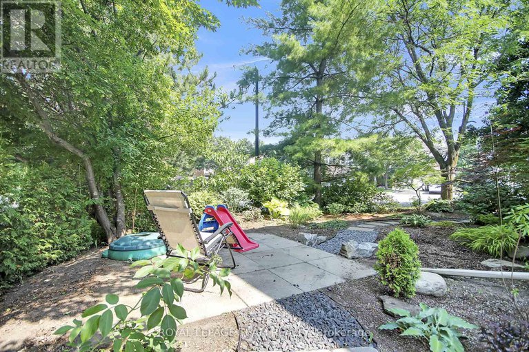 28617518/16-riverbank-court/stittsville-central/ottawa/ontario/K2S1V7_33
