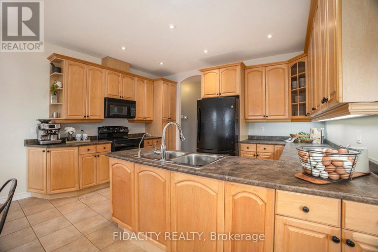 28851560/16-canadian-drive/remainder-of-stittsville-area/ottawa/ontario/K0A1B0_16