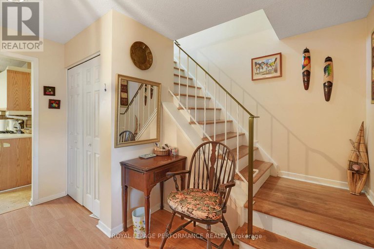 28967261/1273-anoka-street/ridgemont/ottawa/ontario/K1V6C3_4