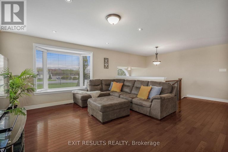 29689053/1887-champlain-street-e/clarencerockland-twp/clarence-rockland/ontario/K0A1N0_8