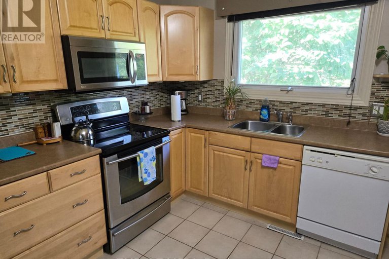 29110735/1990-belcourt-boulevard/chateauneuf/ottawa/ontario/K1C1M5_3