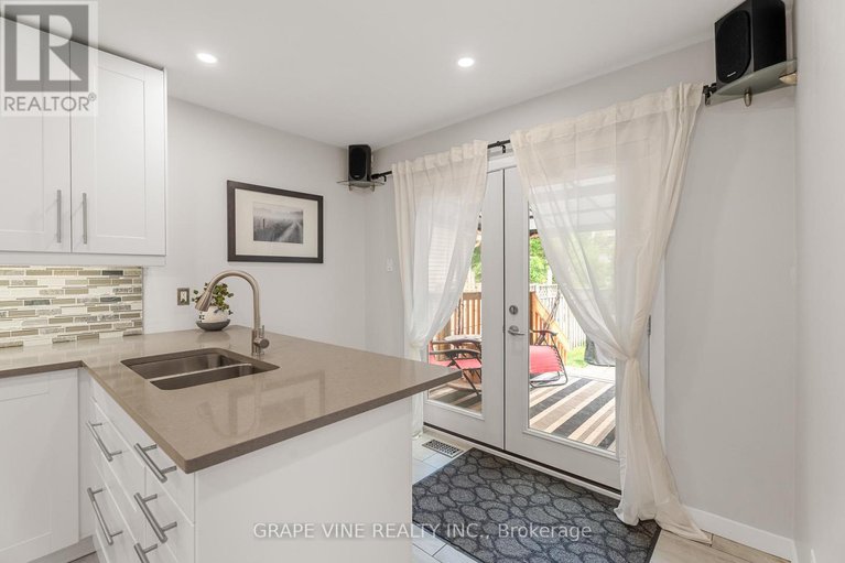 28498245/32-acklam-terrace/morgans-grantsouth-march/ottawa/ontario/K2K2H5_9
