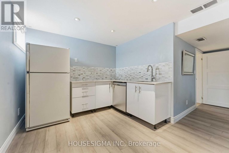 29433007/1047-richard-avenue/billings-bridge/ottawa/ontario/K1H8C3_34