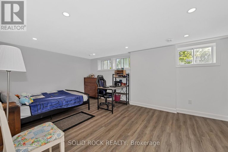 28414092/1229-erindale-drive/copeland-park/ottawa/ontario/K2C2G2_30