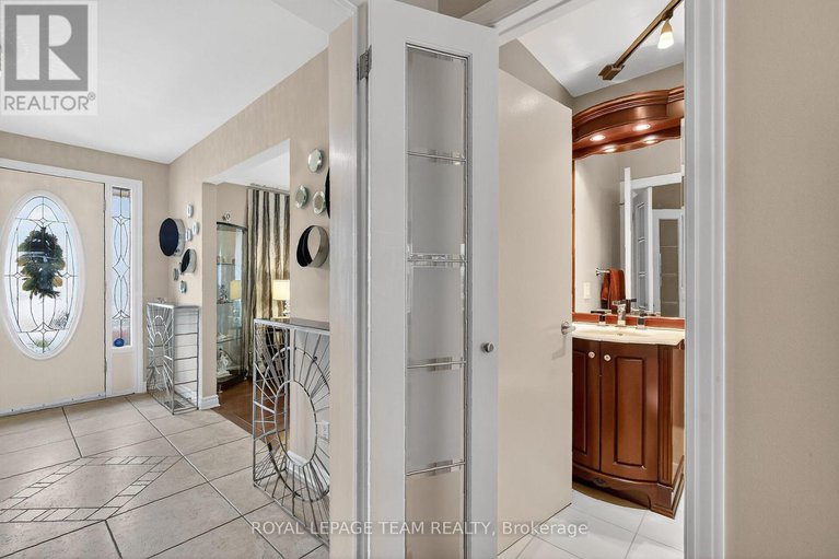 29138985/1768-featherston-drive/urbandale-acres/ottawa/ontario/K1H8J8_17