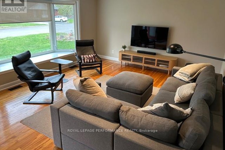 29690148/1321-rustic-drive/parkway-park/ottawa/ontario/K2C2Y3_3