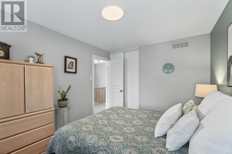 29590134/229-saddlesmith-circle/emerald-meadowstrailwest/ottawa/ontario/K2M2Z1_28