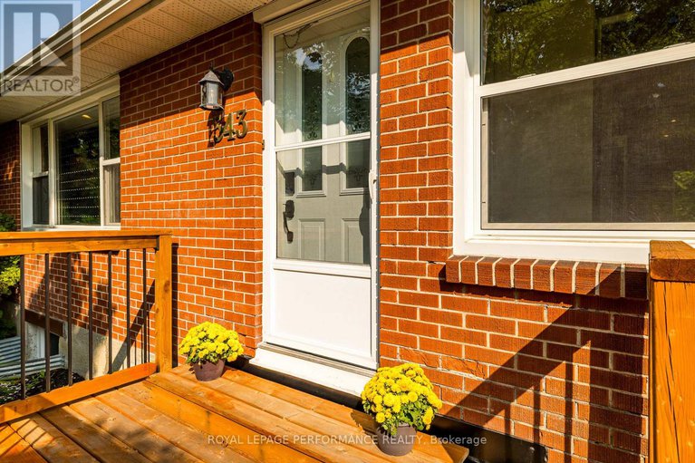 28842718/343-fullerton-avenue/overbrookcastle-heights/ottawa/ontario/K1K1K2_4