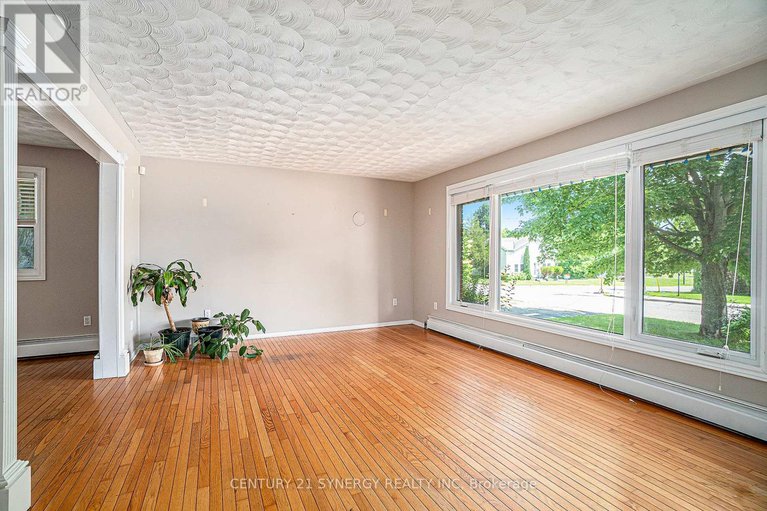 28468719/6-strathcona-street/smiths-falls/smiths-falls/ontario/K7A1V5_4