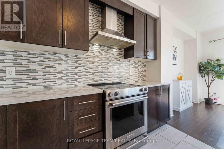 28929396/359-melodie-street/mer-bleuebradley-estatesanderson-park/ottawa/ontario/K1W0L8_13