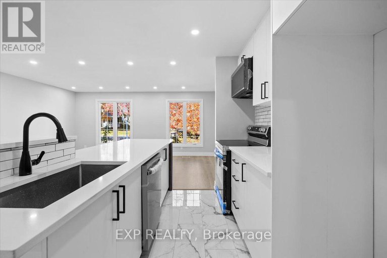 29075972/290-elderberry-terrace/chatelaine-village/ottawa/ontario/K1E1Z1_7