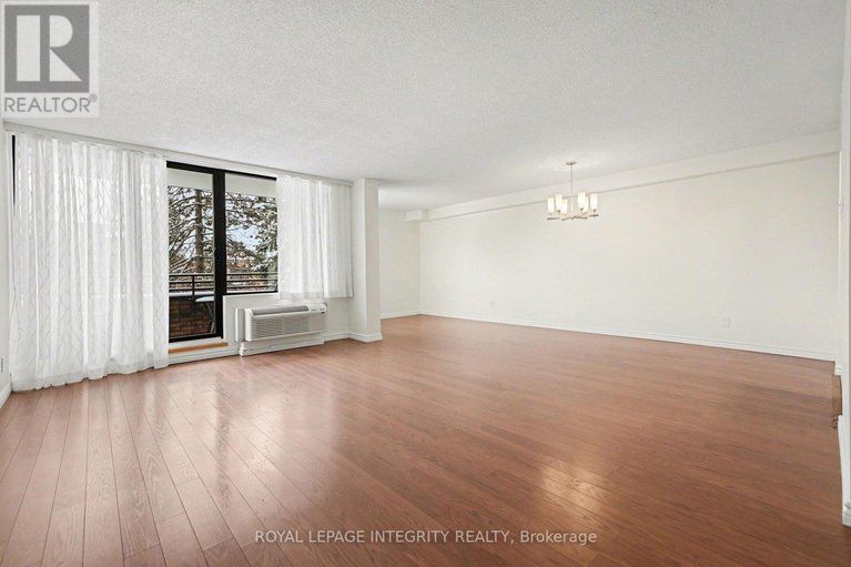 29302409/304-71-somerset-street-w/ottawa-centregolden-triangle/ottawa/ontario/K2P2G2_5