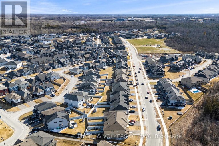 29589198/740-miikana-road/blossom-parkkemp-parkfindlay-creek/ottawa/ontario/K1X0H6_50