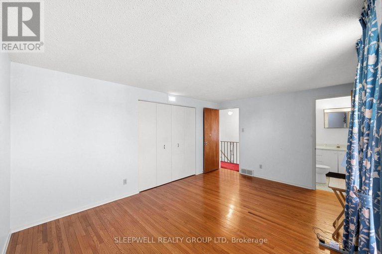 29639418/91-country-lane-w/glencairnhazeldean/ottawa/ontario/K2L1J4_15