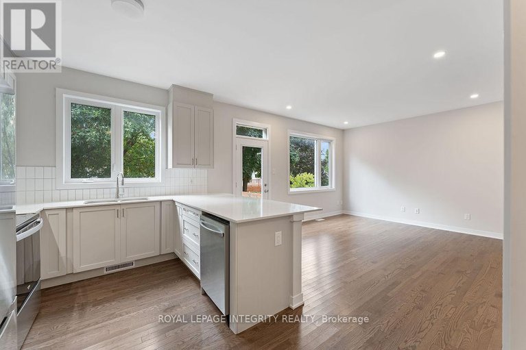28798690/255-falsetto-street/mer-bleuebradley-estatesanderson-park/ottawa/ontario/K1W1E9_9