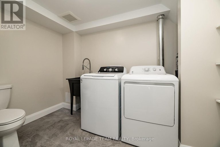 28975666/40-beach-avenue/iroquois/south-dundas/ontario/K0E1K0_35