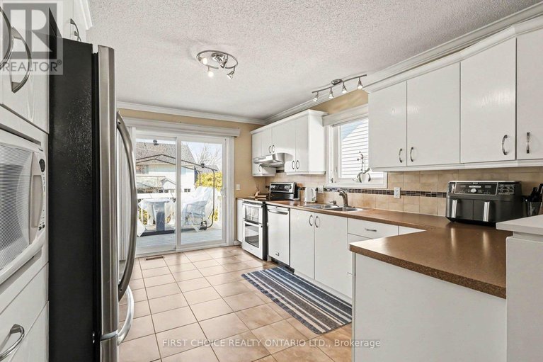 29580103/3395-descotes-circle/town-of-rockland/clarence-rockland/ontario/K4K1A8_7