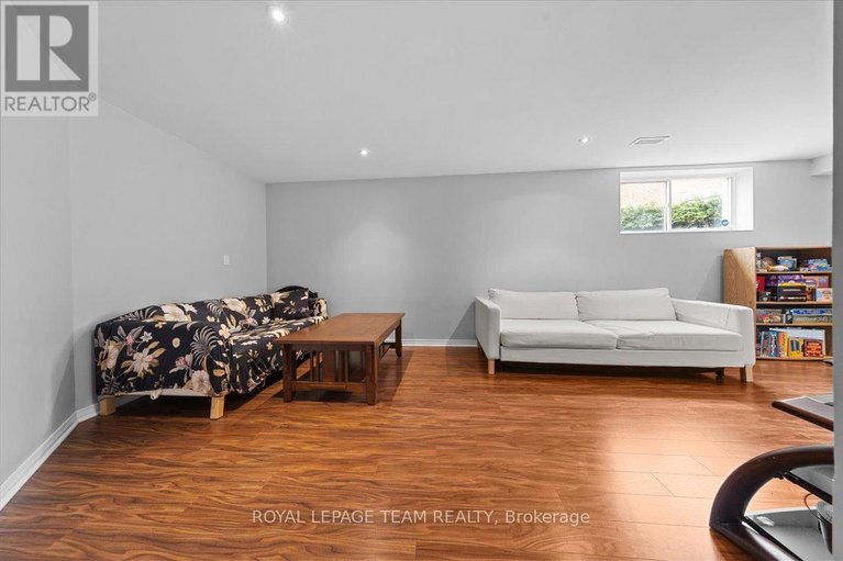 29626575/79-saddlesmith-circle/emerald-meadowstrailwest/ottawa/ontario/K2M2Y5_34