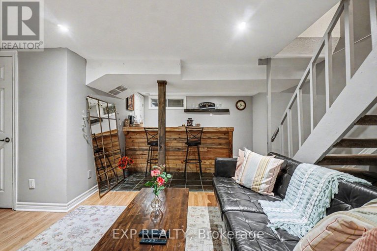 29426960/185-teal-crescent/chatelaine-village/ottawa/ontario/K1E2C3_21