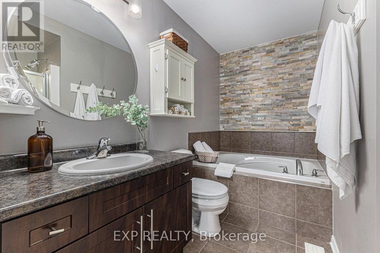 28436819/841-tabaret-street/emerald-meadowstrailwest/ottawa/ontario/K2M0E7_19
