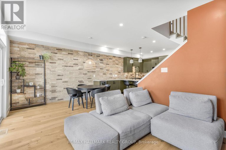28711470/404-premiere-lane/town-of-rockland/clarence-rockland/ontario/K4K0M7_16