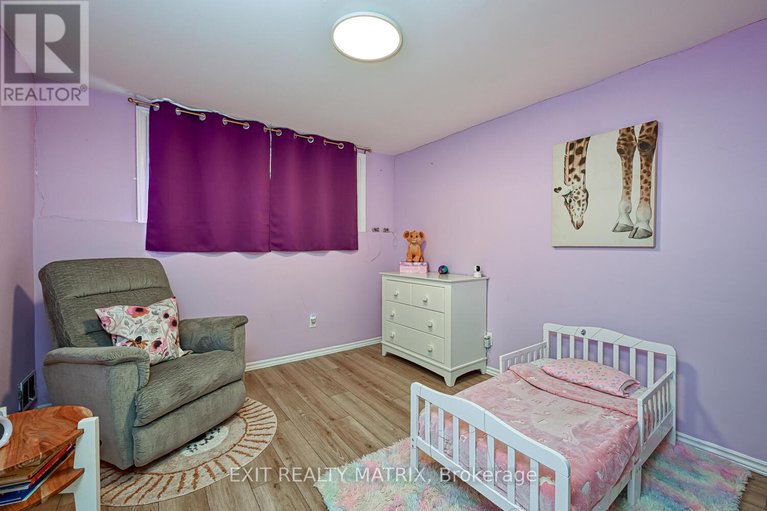 28875477/90-chesterton-drive/borden-farmstewart-farmcarleton-heightsparkwood-hills/ottawa/ontario/K2E5T6_24
