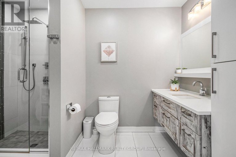 28223628/2706-195-besserer-street/sandy-hill/ottawa/ontario/K1N7J6_13