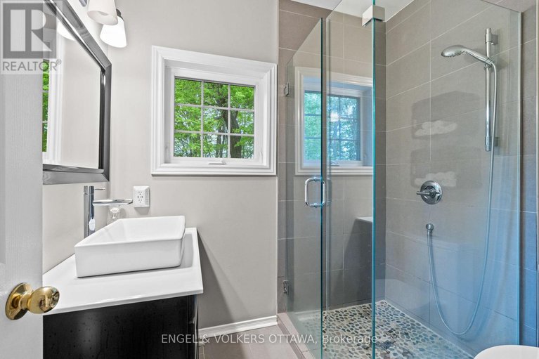 28604093/935-fieldown-street/cumberland-ridge/ottawa/ontario/K4C1B9_14