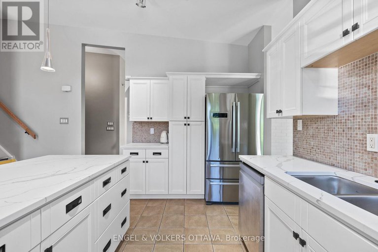 28637797/1175-bonnie-crescent/copeland-park/ottawa/ontario/K2C1Z7_15