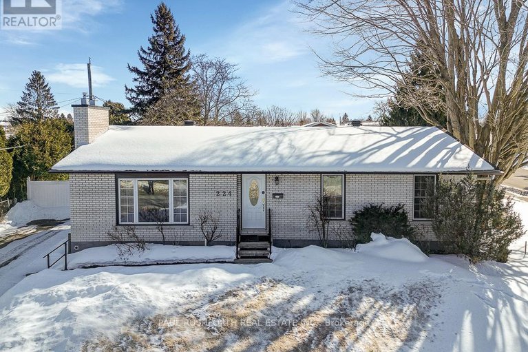 29381934/224-kennedy-lane-w/bilberry-creekqueenswood-heights/ottawa/ontario/K1E1G6_1