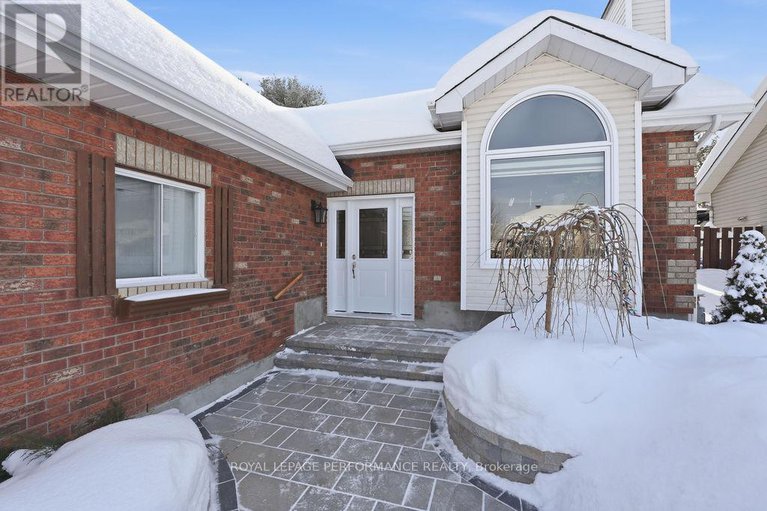 29302565/333-bonavista-street/town-of-rockland/clarence-rockland/ontario/K4K1N7_3
