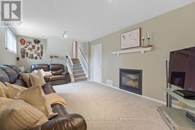 28907576/1570-marcoux-drive/bilberry-creekqueenswood-heights/ottawa/ontario/K1E2J9_28
