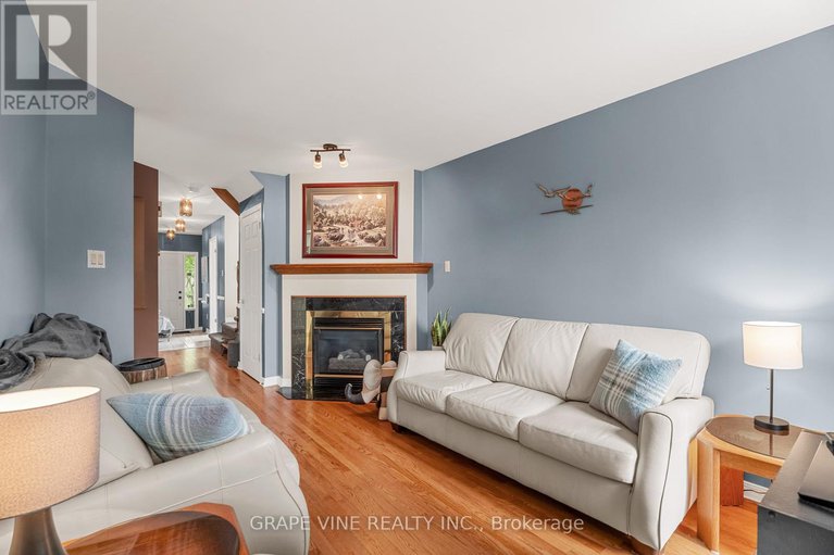 28300194/4316-owl-valley-drive/riverside-southgloucester-glen/ottawa/ontario/K1V1L3_12
