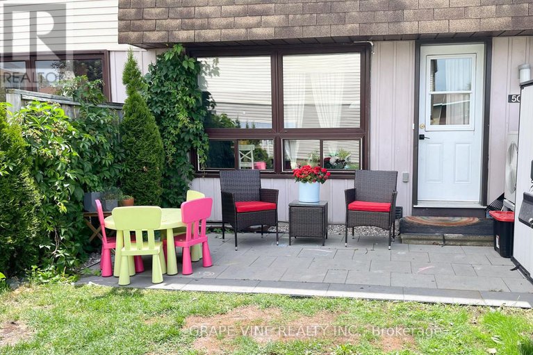 28549098/5c-woodvale-green/craig-henrywoodvale/ottawa/ontario/K2G4G9_16