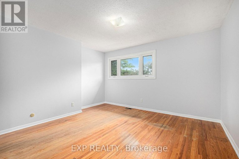 28500689/75-chesterton-drive/borden-farmstewart-farmcarleton-heightsparkwood-hills/ottawa/ontario/K2E5T5_21