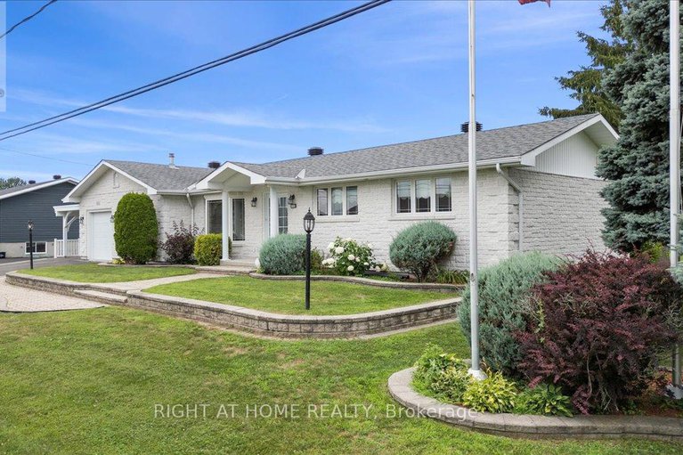 28626248/2344-raymond-street/town-of-rockland/clarence-rockland/ontario/K4K1K4_2