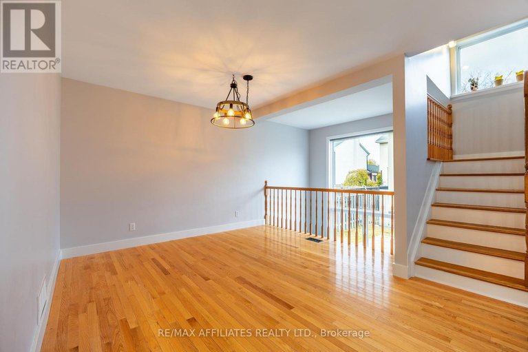 29083529/1687-tache-way/fallingbrookpineridge/ottawa/ontario/K4A2T5_8