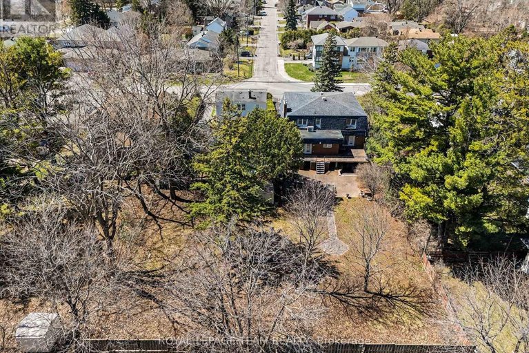 29662789/429-ancaster-avenue-e/woodroffe/ottawa/ontario/K2B5B6_10