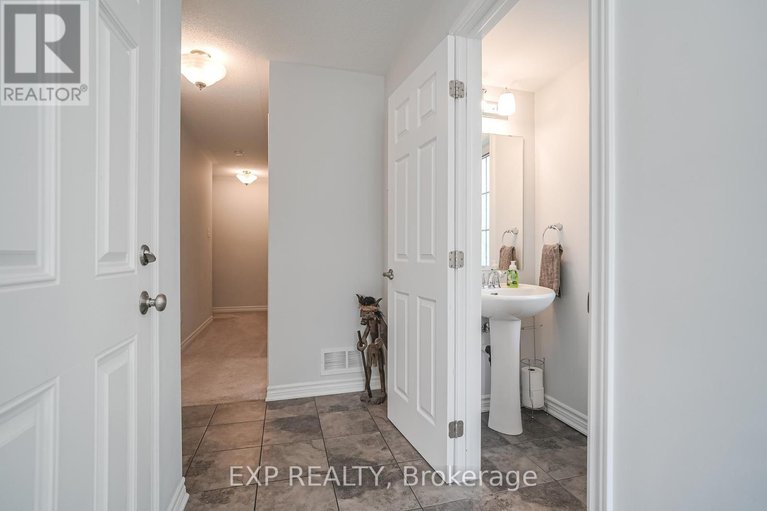 28479701/595-foxlight-circle/emerald-meadowstrailwest/ottawa/ontario/K2M0L9_14